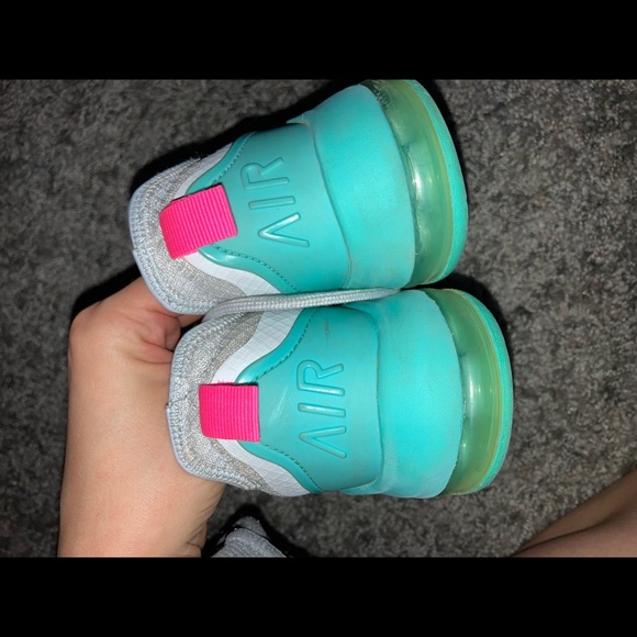 Turquoise, pink, and white Nike Air Max women’s tennis shoes, size 7. - Picture 2 of 4